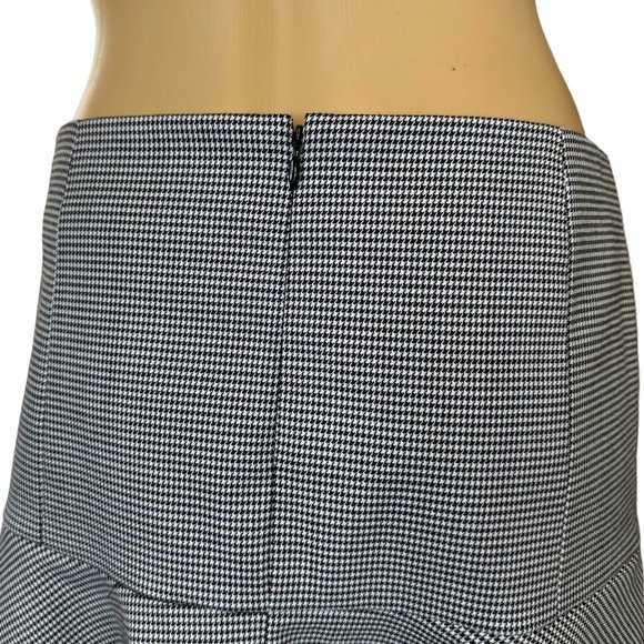 Theory Womens Trumpet Mini Skirt Size 2 Black White Wool Houndstooth Pattern - Picture 5 of 11